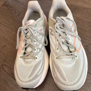 New Balance Vongo 6 Women's 10